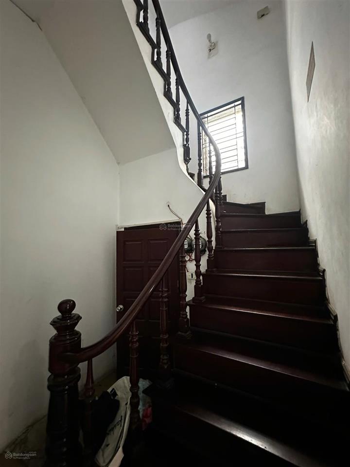 Bán nhà 3 tầng đường láng 125m,giá 21,3 tỷ( 170 triệu/m )sổ đỏ vuông vắn, sẵn giao dịchnhà 3 tầng