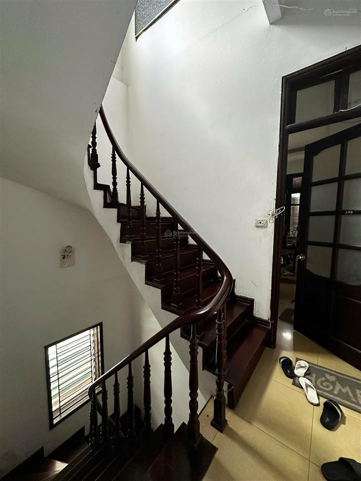 Bán nhà 3 tầng đường láng 125m,giá 21,3 tỷ( 170 triệu/m )sổ đỏ vuông vắn, sẵn giao dịchnhà 3 tầng
