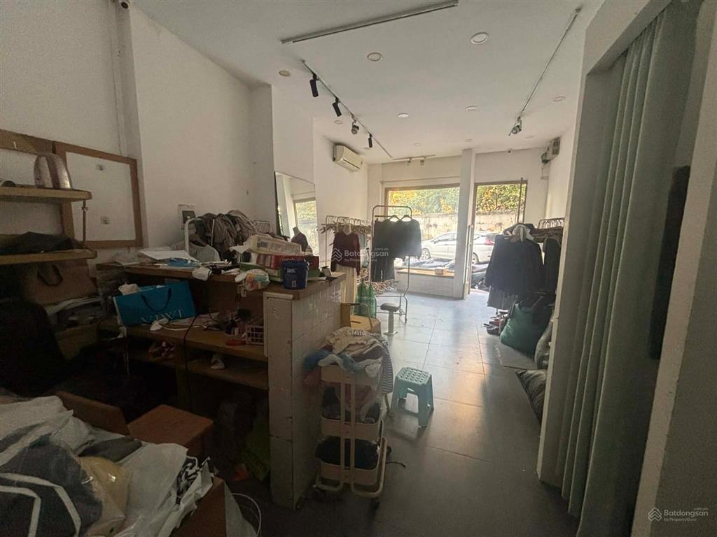 Bán mặt phố xã đàn 2kinh doanhlô góctrước nhà 2 ô tô tránhvài bước chân ra hồ đắc di quanh năm