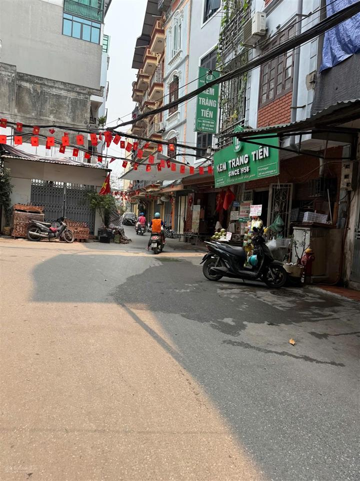 Bán nhà mặt ngõ thông tứ tung , khu vực kinh doanh sầm uấtlô góc 3 thoáng vĩnh viễn10m ra ô tô tr
