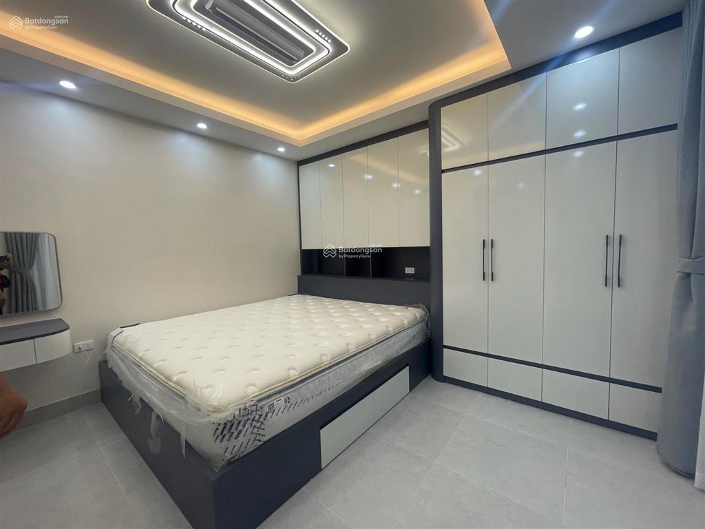 Bán siêu phẩm  nhà ngõ thông mọi nơi  kinh doanh chdv  phân lô ô tô  2 ngõ 2 thoáng trước sau