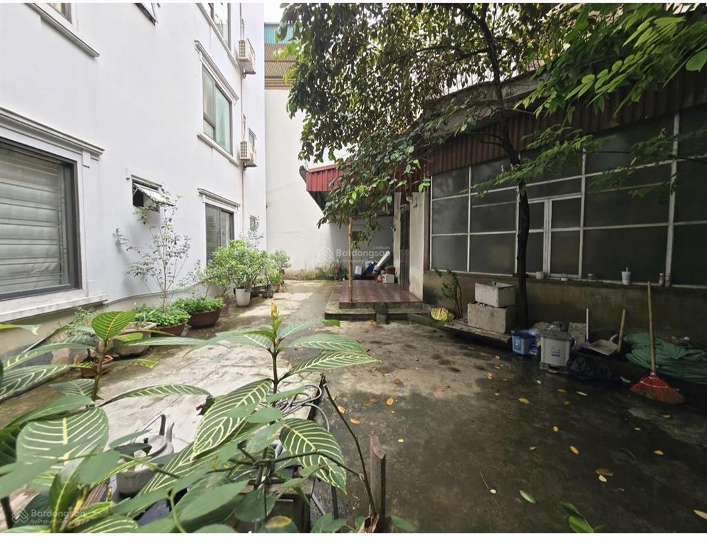 Bán đất phố nhật chiêu tây hồ  1 nhà ra phố  ra hồ tây lộng gió thơ mộng mặt tiền rộng  ngõ t