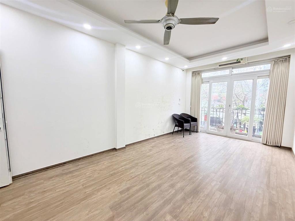 Bán nhà mặt phố vạn phúcvị trí đẹp đối diện ks la thànhkinh doanhdòng tiền tuyến đường đang mở
