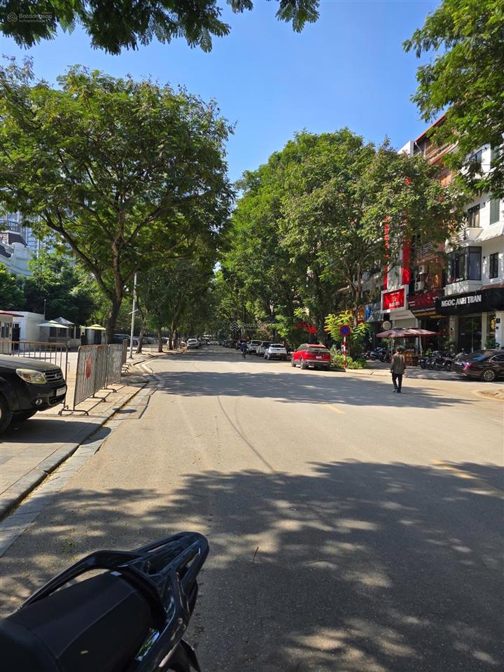 Bán nhà mặt phố vạn phúcvị trí đẹp đối diện ks la thànhkinh doanhdòng tiền tuyến đường đang mở