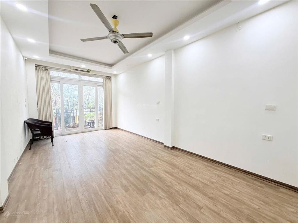 Bán nhà mặt phố vạn phúcvị trí đẹp đối diện ks la thànhkinh doanhdòng tiền tuyến đường đang mở