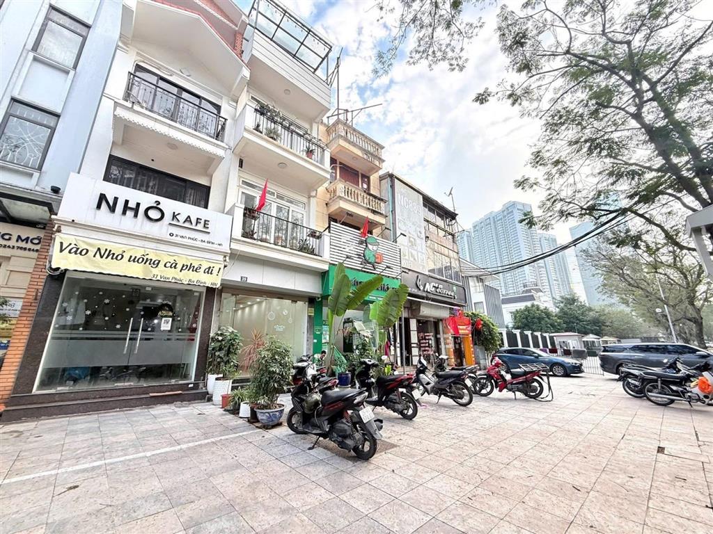 Bán nhà mặt phố vạn phúcvị trí đẹp đối diện ks la thànhkinh doanhdòng tiền tuyến đường đang mở