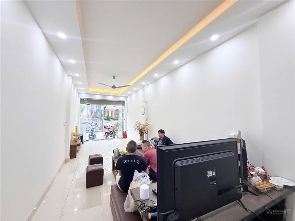 Bán nhà mặt phố vạn phúcvị trí đẹp đối diện ks la thànhkinh doanhdòng tiền tuyến đường đang mở