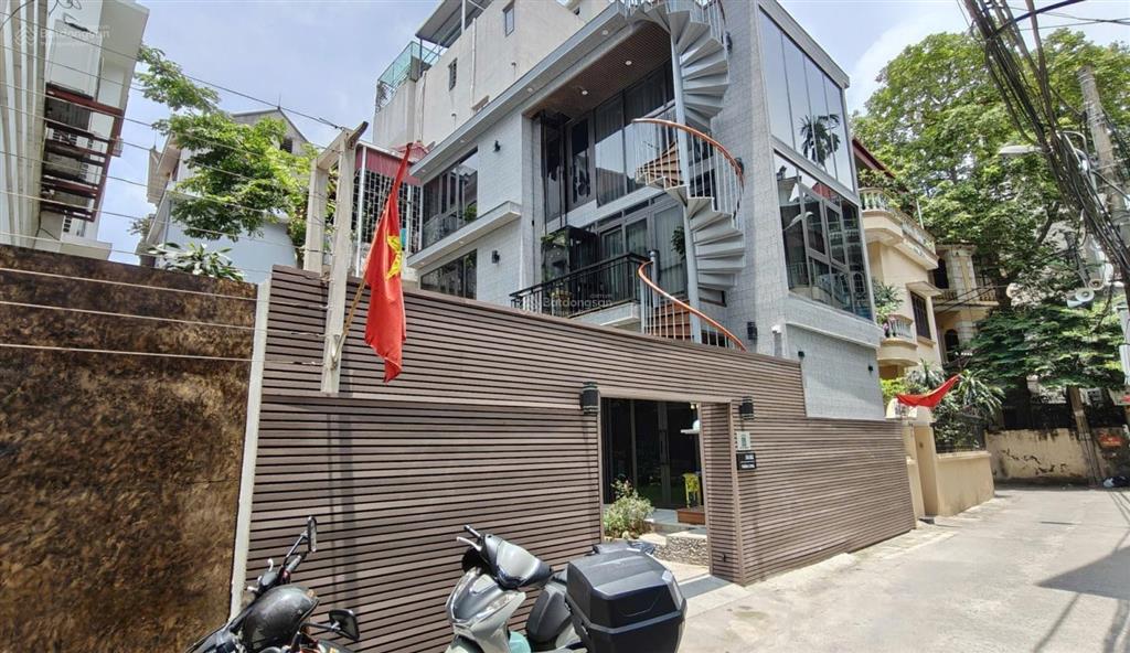 Siêu phẩm lô góc 3 mặt thoáng thang máy sân vườn riêng trần cung