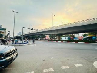 Ô tô đỗ cửa 10m ra phố hoàng quốc việt70m mặt tiền 10mxây toà văn phòng hoặc ccmn hết nước chấm