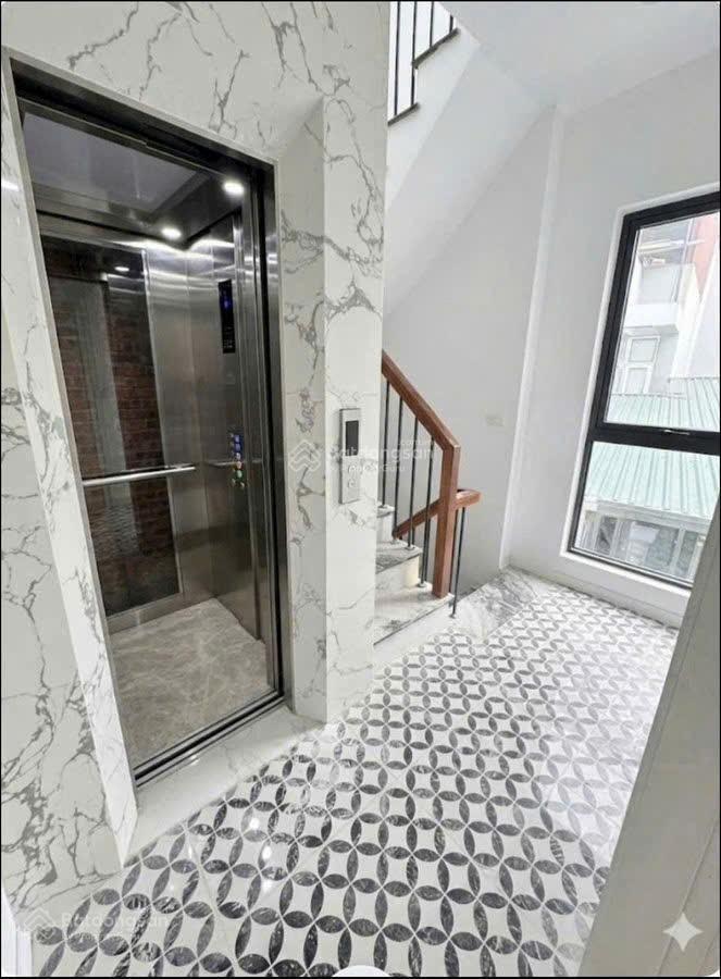 Nhà mới đẹp  vào ở luôn. thang máy/full nội thấtphố đê la thành sắp hoàn thiện đẹp nhất hà thành
