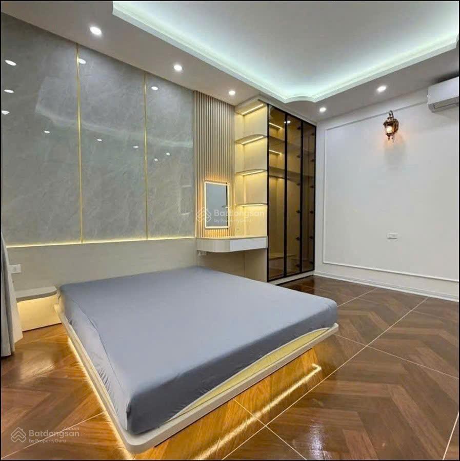 Nhà mới đẹp  vào ở luôn. thang máy/full nội thấtphố đê la thành sắp hoàn thiện đẹp nhất hà thành