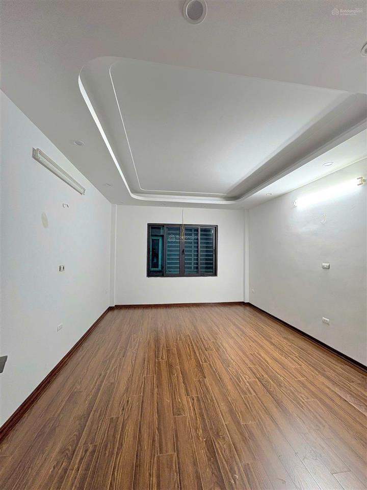 Vip đống đa  nhà mới kính koong5 tầng thang máy10m ra mặt ngõ ô tô tránh20 ra mặt hồ ba mẫu