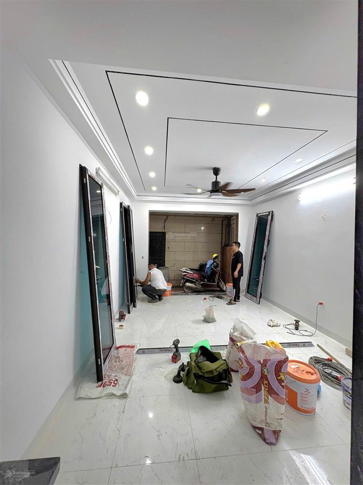 Vip đống đa  nhà mới kính koong5 tầng thang máy10m ra mặt ngõ ô tô tránh20 ra mặt hồ ba mẫu