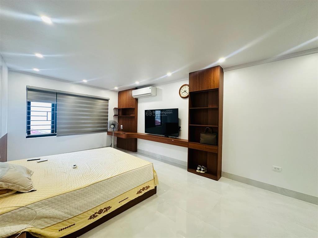 Bán siêu phẩm  trung tâm cầu giấy  mặt ngõ kinh doanh  7 tầng thang máy  logoc thoáng sáng  fu
