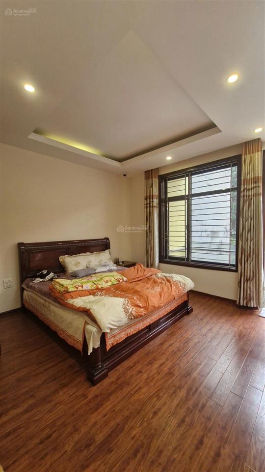 Bán nhà vị trí mặt phố kim mã thượng, ngay ngã 3 giao linh lang.3 mặt thoáng,bên phải giáp cơ quan