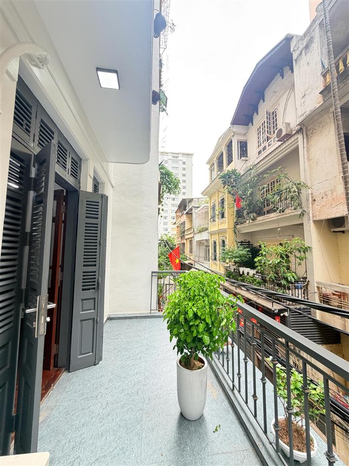 Bán nhà phân lô trần quốc hoàn  vip cầu giấy  gara ô tô  kinh doanh sát phố  ô chờ thang máy