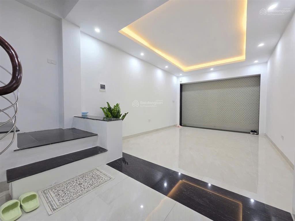 Bán nhà vị trí đắc địavài bước ra phốngõ hơn 4m, gara ô tô 7 chỗở cực sướngphân lô quân đội