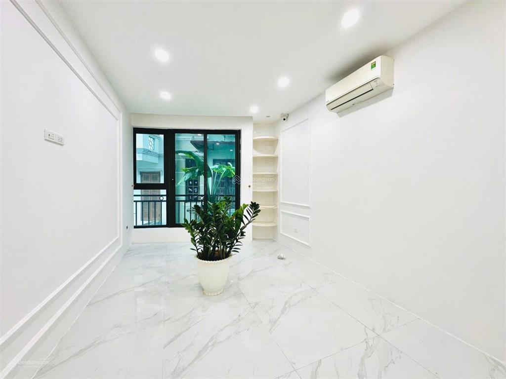 Bán nhà 8 tầng thang máycạnh hồngõ đẹpô tô đỗ cửađể ở hoặc kinh doanh văn phòngmặt tiền rộng.