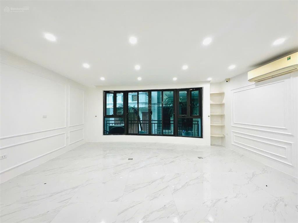 Bán nhà 8 tầng thang máycạnh hồngõ đẹpô tô đỗ cửađể ở hoặc kinh doanh văn phòngmặt tiền rộng.