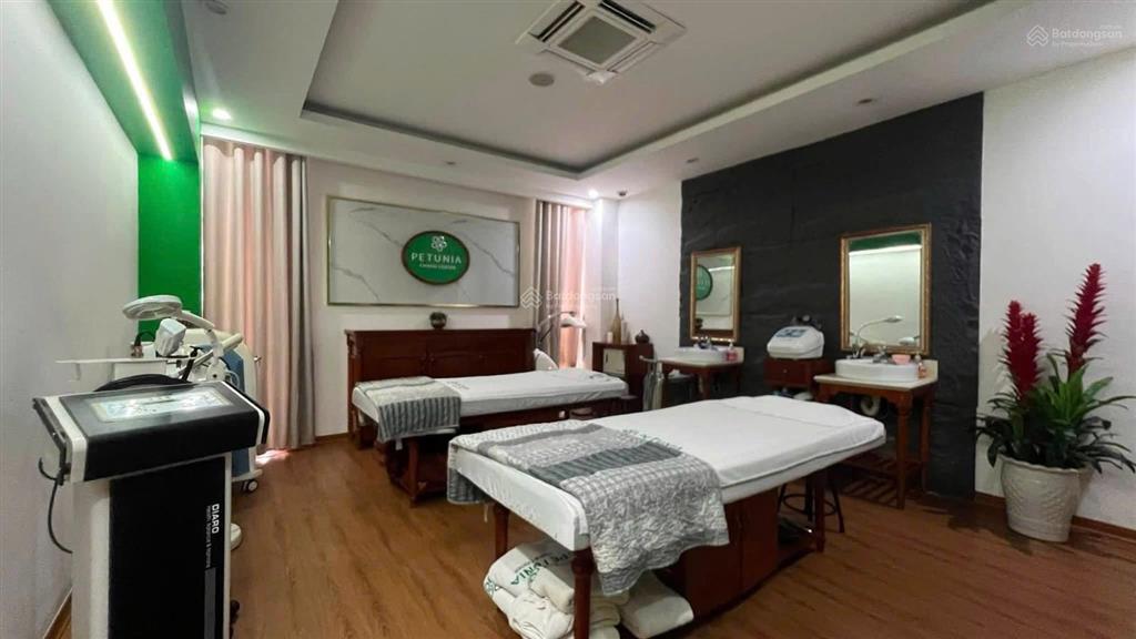 Bán nhà mặt phố vũ trọng phụnghình thửa đẹpthang máykinh doanh đa dạng.