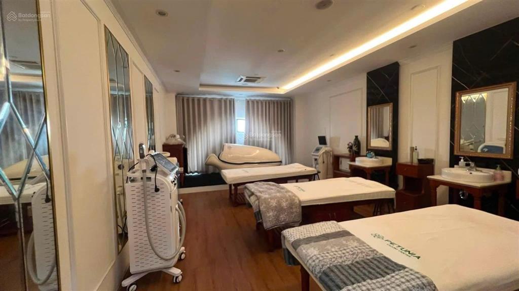 Bán nhà mặt phố vũ trọng phụnghình thửa đẹpthang máykinh doanh đa dạng.