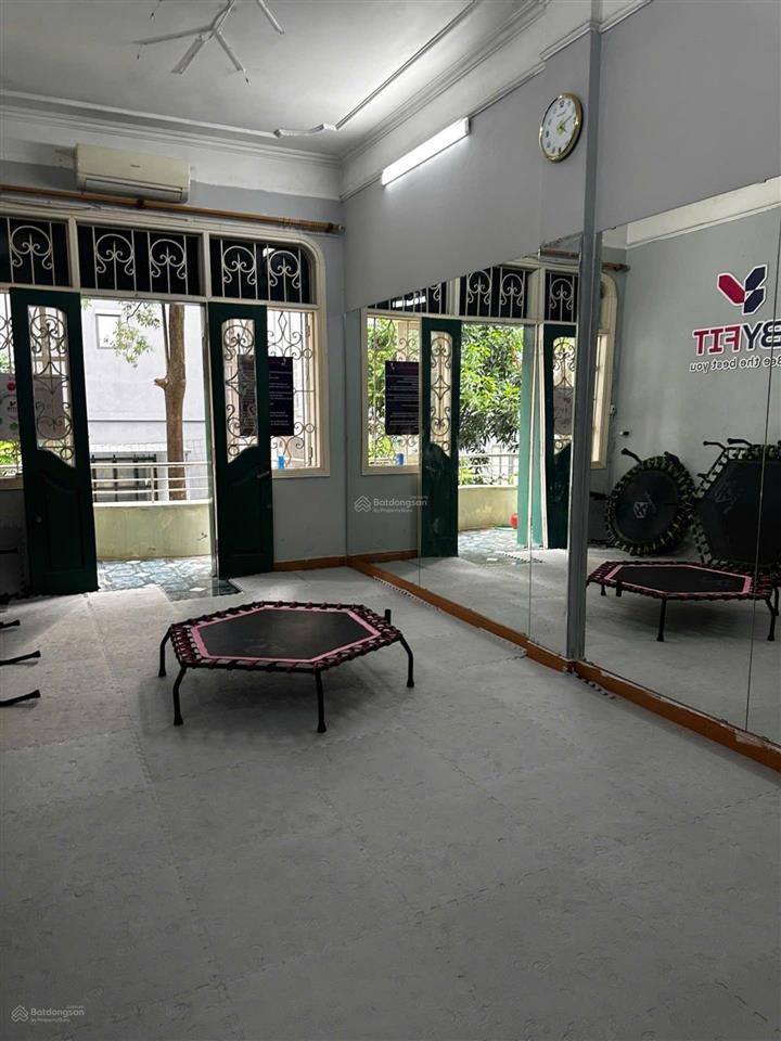 Bán nhà tt cầu giấy  ô tô tránh  dừng đỗ ngày đêm  2 vỉa hè  thoáng trước sau đường to hơn phố