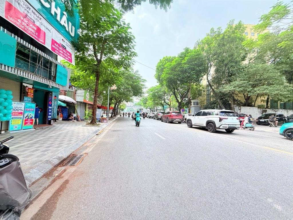 Bán tòa chdv 9 tầng thang máyô tô đua3 mặt thoáng. 1 hầm 8 nổi22 phòng kk full nội thất+2 tầng t