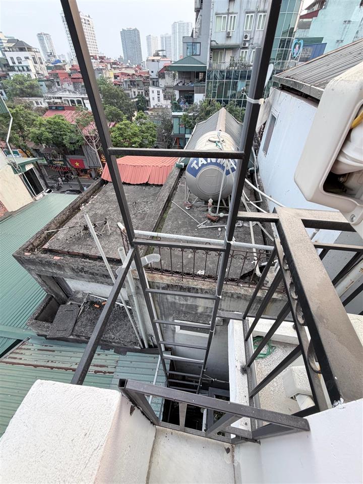 Bán nhà nhà đẹp 5m ra phố thái hà  tt đống đa  thang máy  quy hoạch ổn định  sổ vuông nở hậu