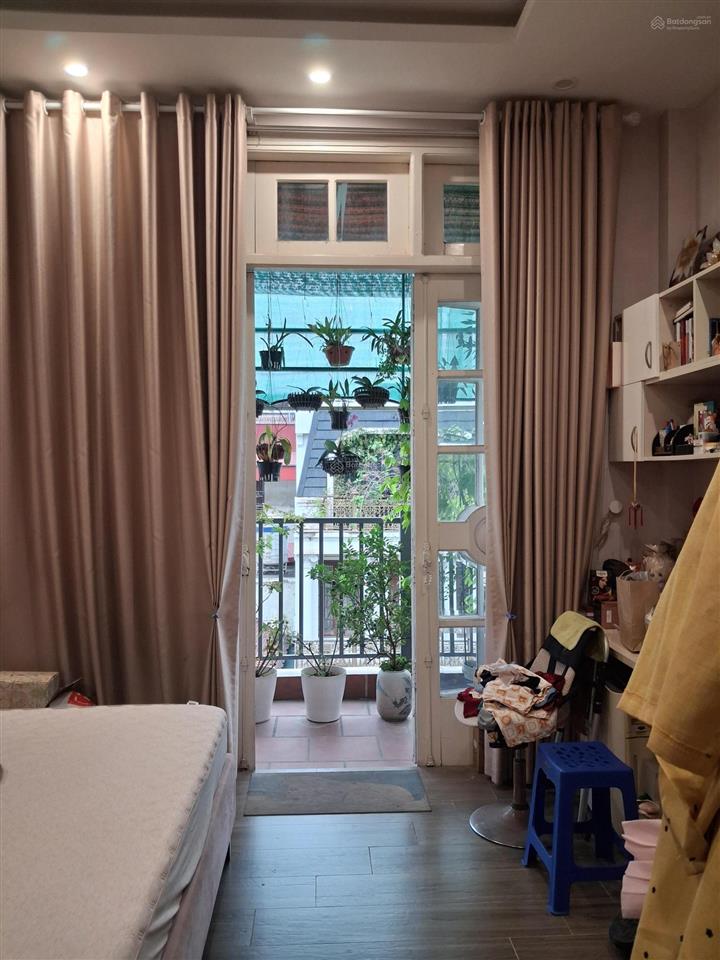 Bán tòa nhà mặt phố võ văn dũng  view hồ hoàng cầu  9 tầng thang máy  kinh doanh đỉnh