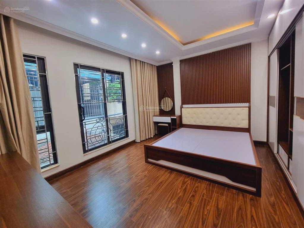 Bán nhà mới  thang máy xịn  ở ngay  kdvăn phòng  gần phố  trung tâm đống đaôtô tránhphân lô