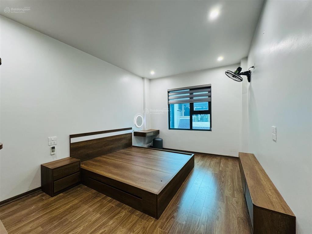 Bán nhà trung tâm cầu giấygần đại học thủ đôchợ quan hoacông viên thủ lệgiá hời khu vực