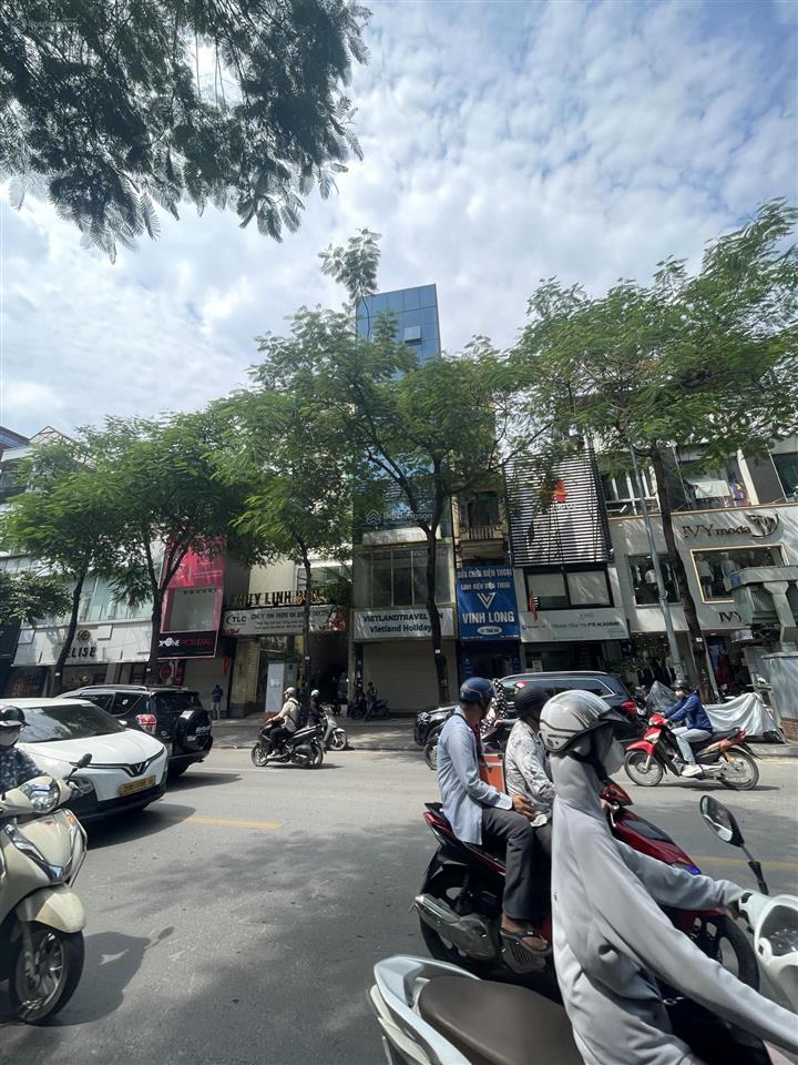 Bán tòa văn phòng 9 tầng thang máy sừng sững mặt phố thái hà. trước cho thuê 24 ngàn đô/tháng.