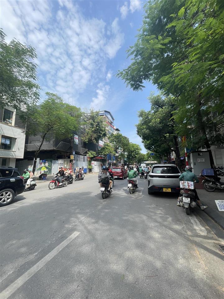 Bán tòa văn phòng 9 tầng thang máy sừng sững mặt phố thái hà. trước cho thuê 24 ngàn đô/tháng.