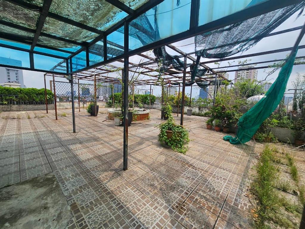 Bán tòa văn phòng 9 tầng thang máy sừng sững mặt phố thái hà. trước cho thuê 24 ngàn đô/tháng.