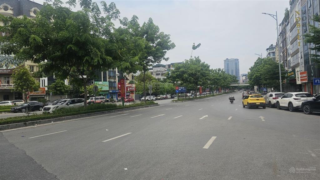 Tòa văn phòng mặt phố cầu giấy 392m 9 tầng 2 hầm dòng tiền 9,5 tỷ/năm
