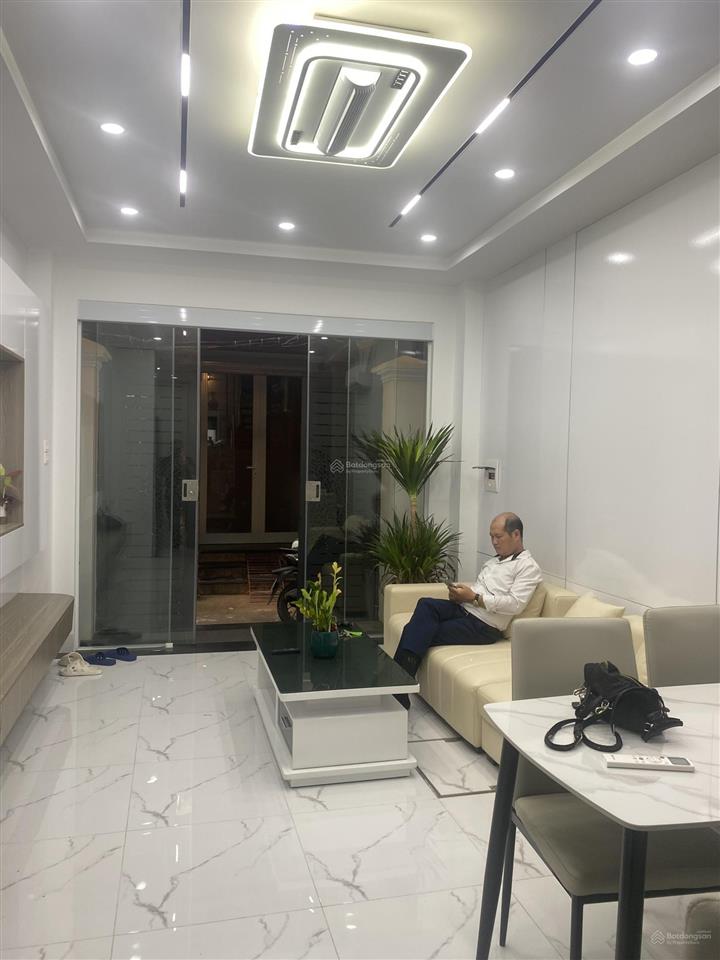 Bán nhà xây mới 5 tầngcách phố 100mnói không với quy hoạchba bước ra hồ tây lộng gió