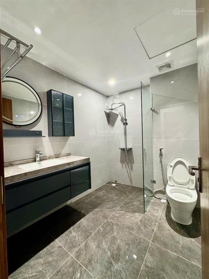 Bán nhà ba bước ra phốview hồ tâythang máymô hình homestay theo ngàydoanh thu khoảng 100tr/thán