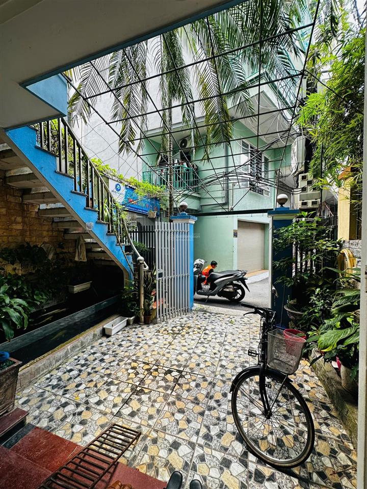 Bán nhà xuân latây hồ ô tô đỗ cửa, nở hậu. diện tích rộngsẵn quỹ đất cải tạo làm nhà dòng tiền