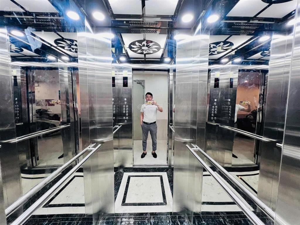 Bán tòa nhà căn hộ dịch vụ  mặt tiền rộng  nở hậu  ngõ nông  thang máy  cư dân đông đúc.