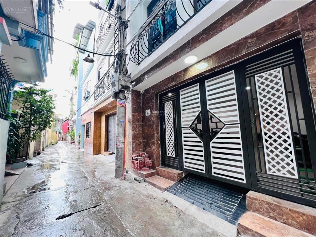 Bán tòa nhà căn hộ dịch vụ  mặt tiền rộng  nở hậu  ngõ nông  thang máy  cư dân đông đúc.