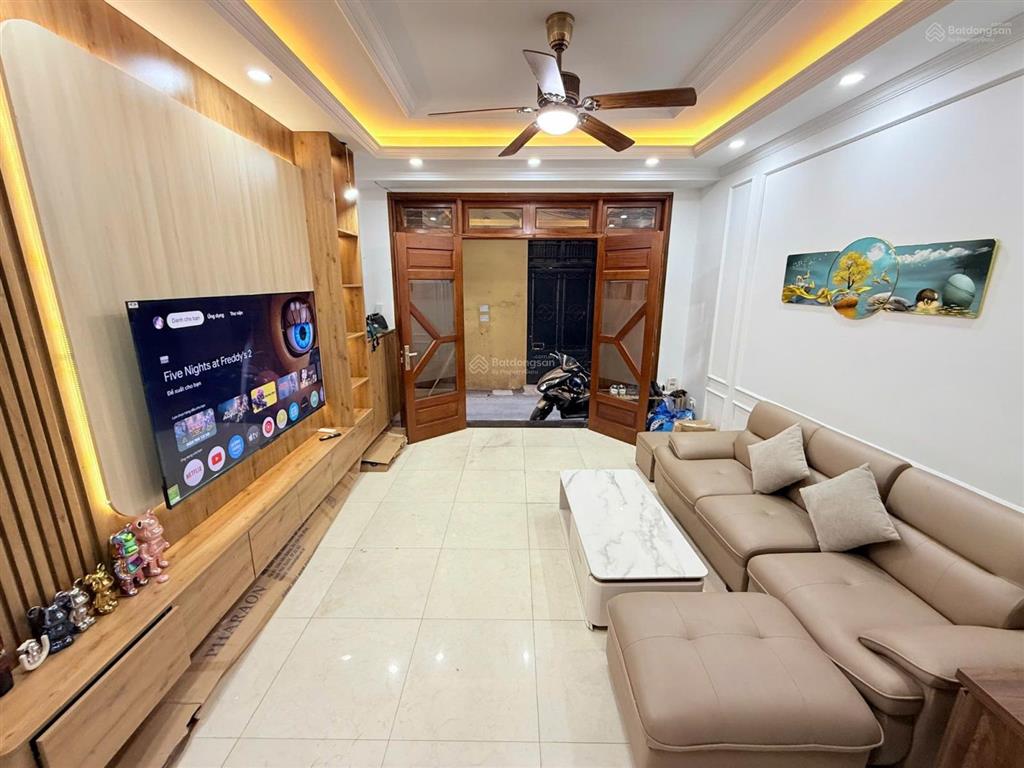 Bán nhà đẹp tây hồ  1 nhà ra ô tô tránh  tặng nội thất cao cấp  ở sướng  gần hồ tây
