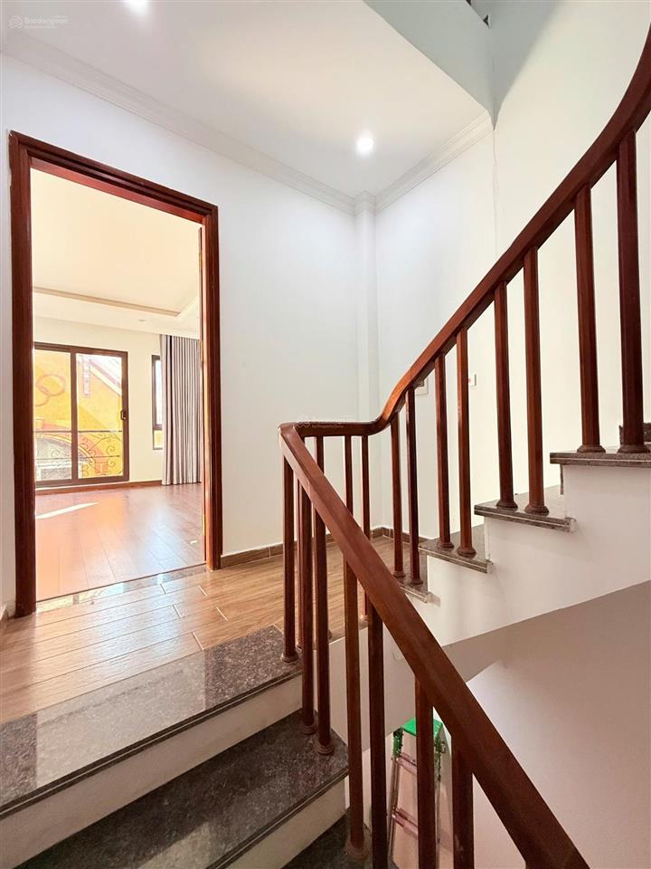 Bán nhà đẹp tây hồ  1 nhà ra ô tô tránh  tặng nội thất cao cấp  ở sướng  gần hồ tây
