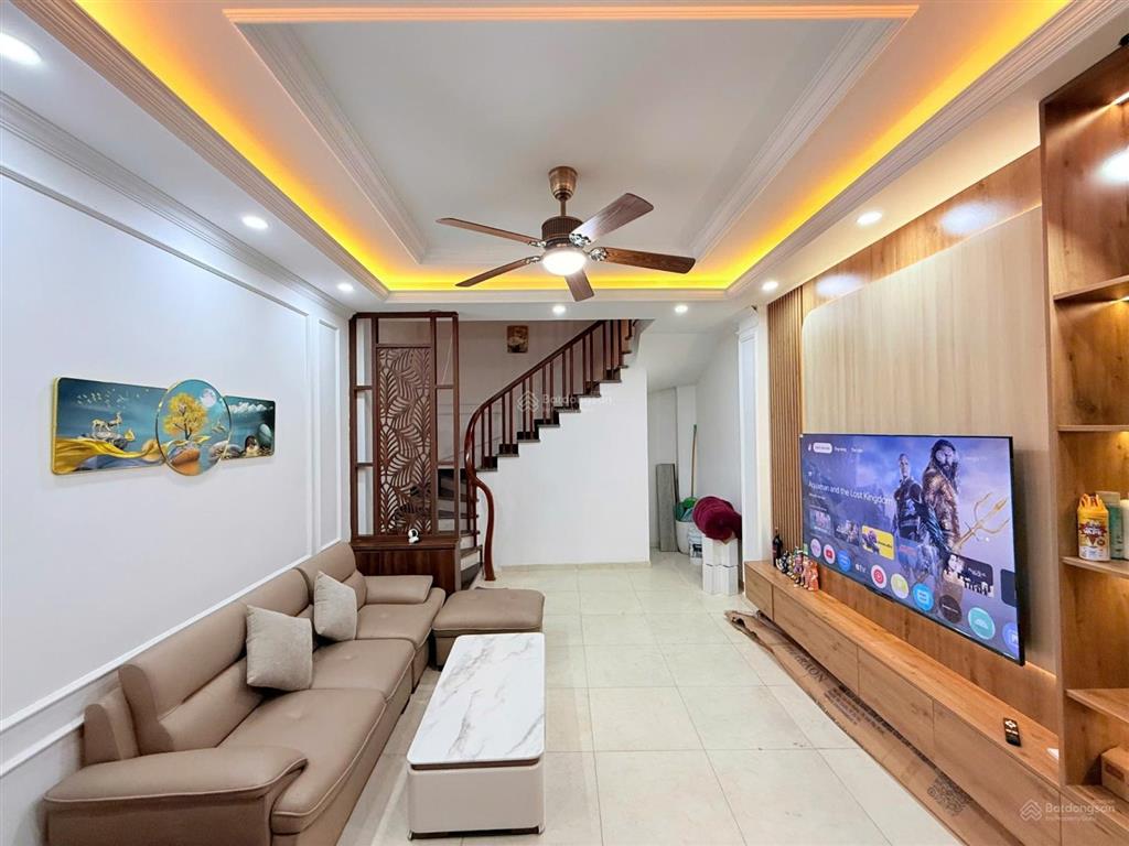 Bán nhà đẹp tây hồ  1 nhà ra ô tô tránh  tặng nội thất cao cấp  ở sướng  gần hồ tây