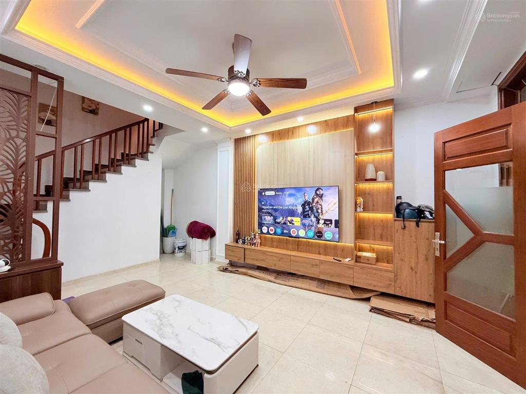 Bán nhà đẹp tây hồ  1 nhà ra ô tô tránh  tặng nội thất cao cấp  ở sướng  gần hồ tây