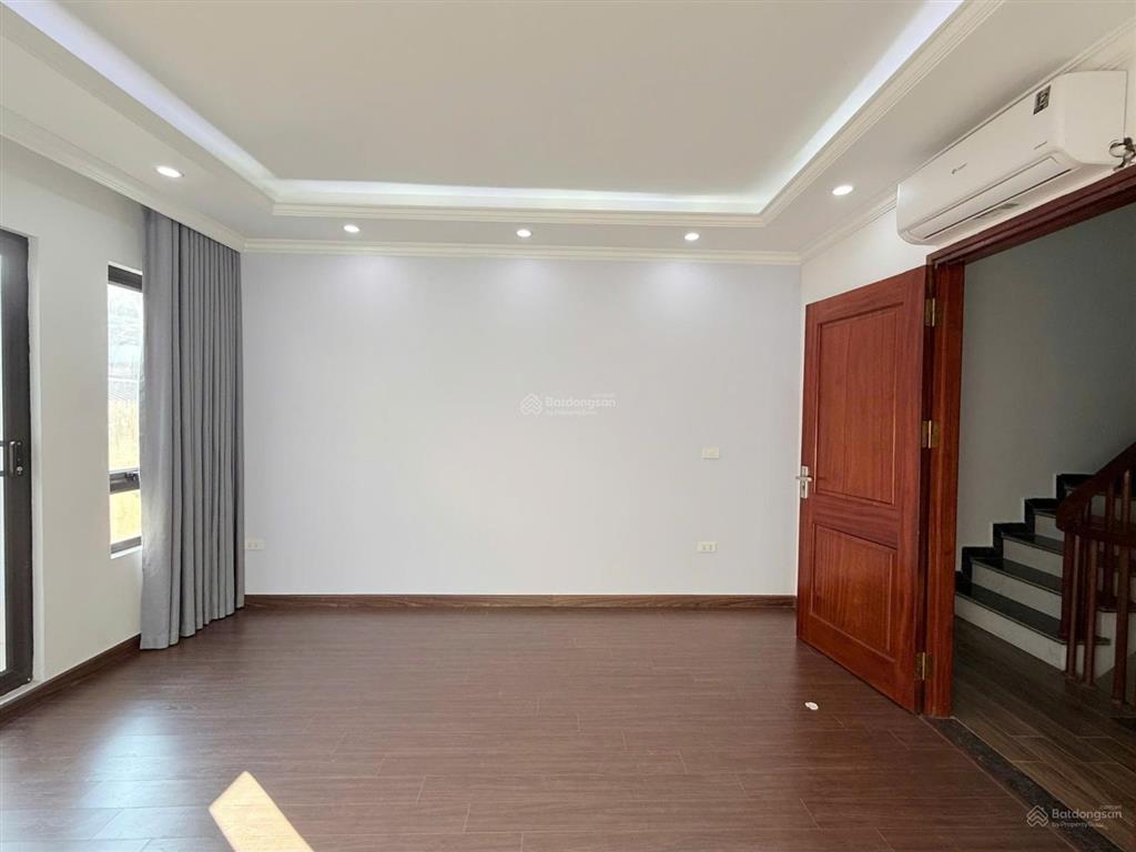 Bán nhà đẹp tây hồ  1 nhà ra ô tô tránh  tặng nội thất cao cấp  ở sướng  gần hồ tây
