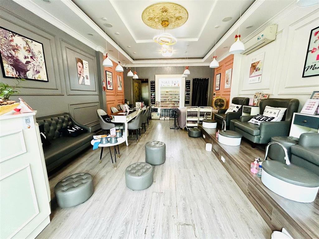 Bán nhà mặt phố kinh doanh  7 tầng thang máy  full công năng  nhiều tiện ích xung quanh