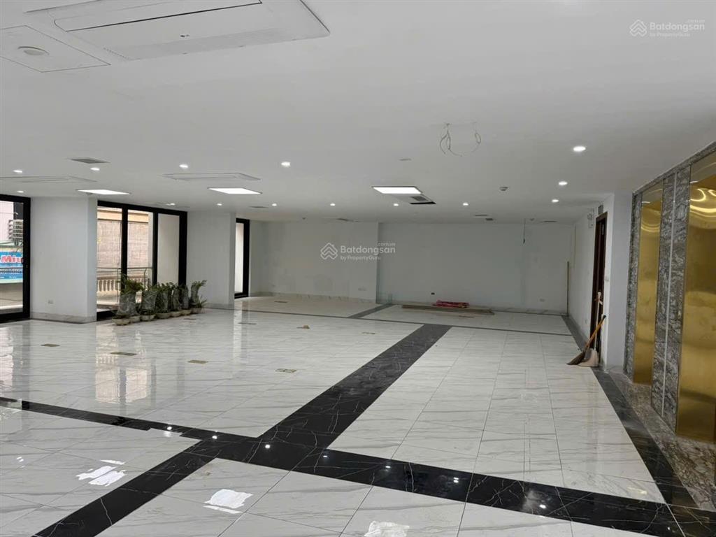Bán siêu phẩm tòa nhà văn phòng với 8 tầng có hầm. ngay phố. ngõ to vỉa hè hai bên rộng như phố,