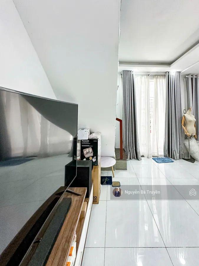 Bán nhà hxh góc 3mt đường trần hưng đạo q1, kc 2 tầng chỉ 8.5 tỷ pháp lý sạch mua có thể ở ngay