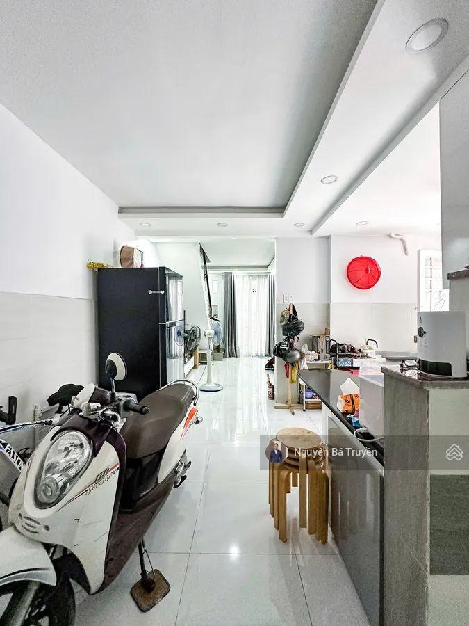 Bán nhà hxh góc 3mt đường trần hưng đạo q1, kc 2 tầng chỉ 8.5 tỷ pháp lý sạch mua có thể ở ngay