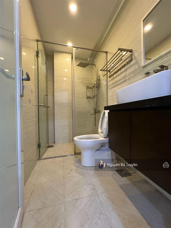 Bán nhà ngay đường nguyễn văn trỗitrần hữu trang quận phú nhuận. ngang 6m 5tầng thang máy full mới